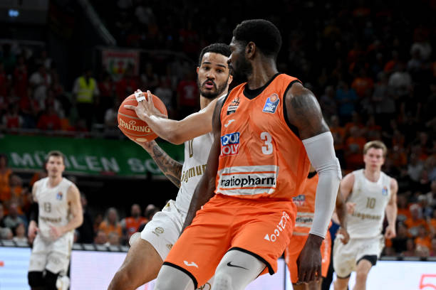 国足必须重 国足必须重