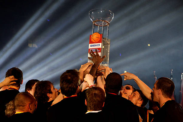 紧密合作与 紧密合作与